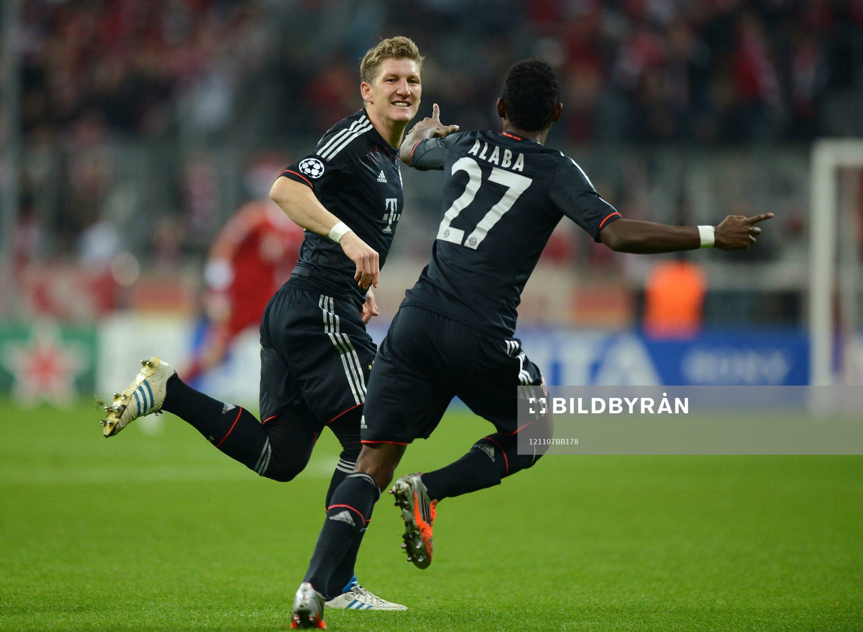 0 Jubel v.l. Torschuetze Bastian Schweinsteiger, David