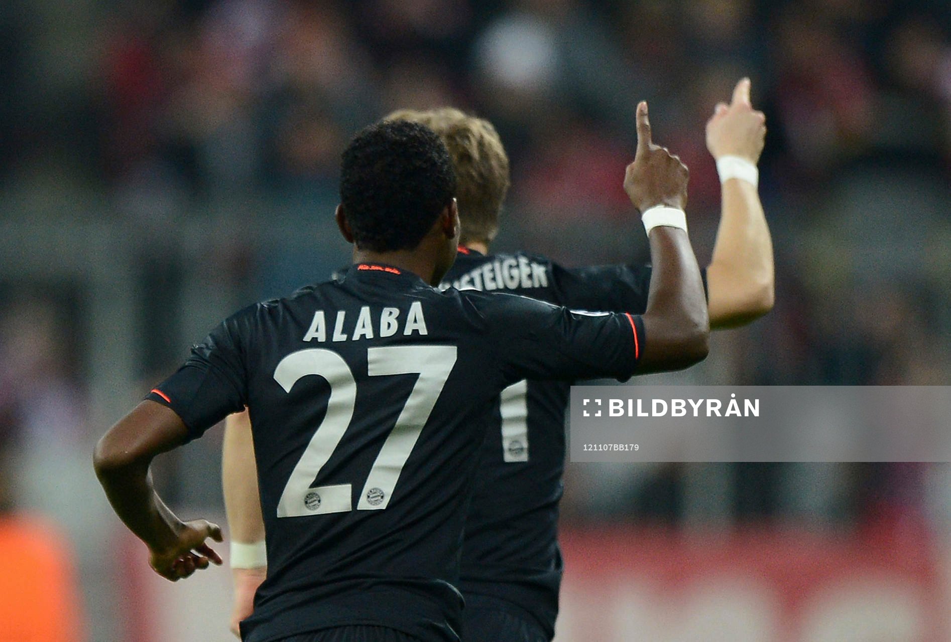 0 Jubel v.l. David Alaba, Torschuetze Bastian
