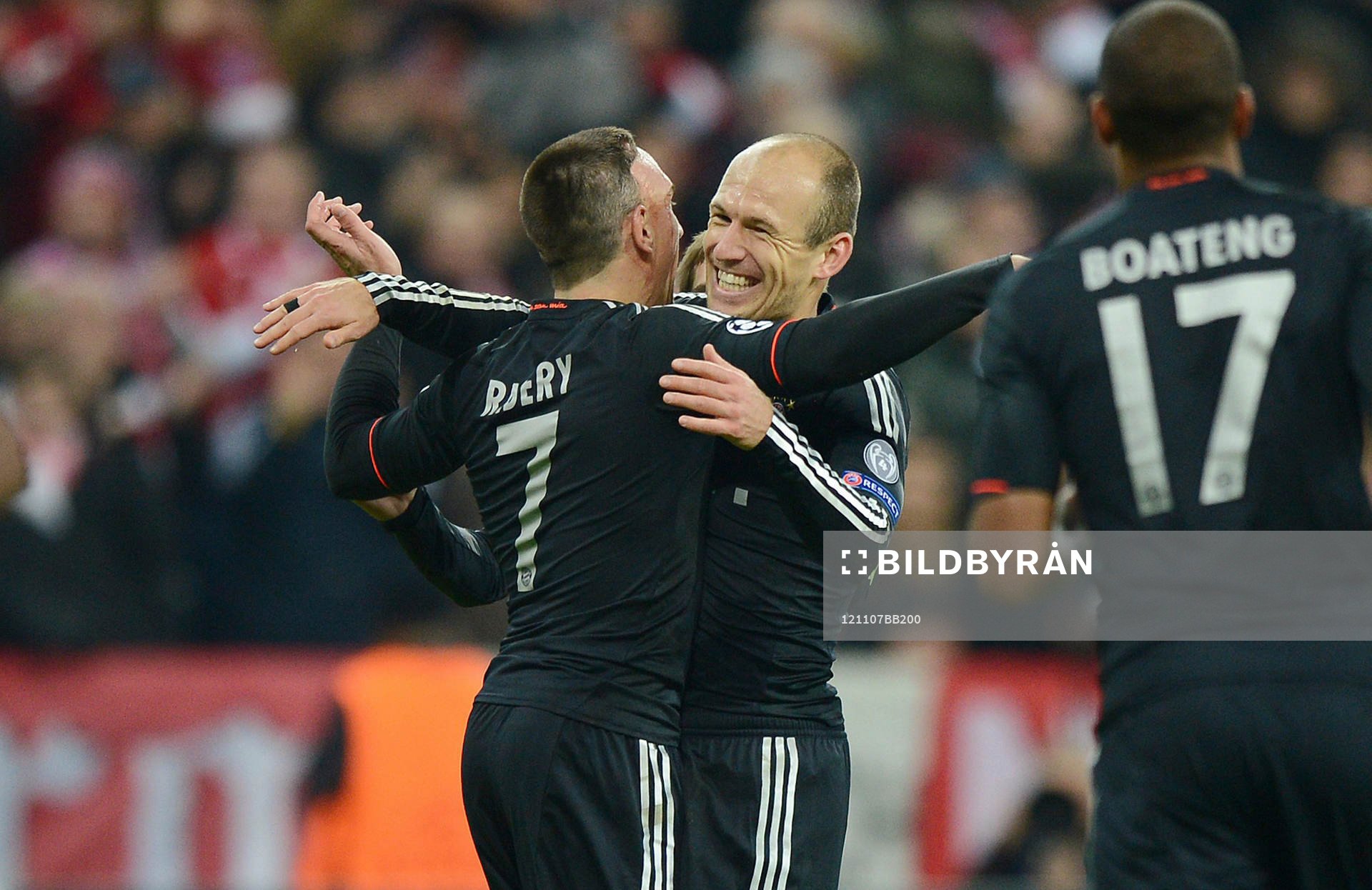 el v.l. Franck Ribery, Torschuetze Arjen Robben (Bayern)