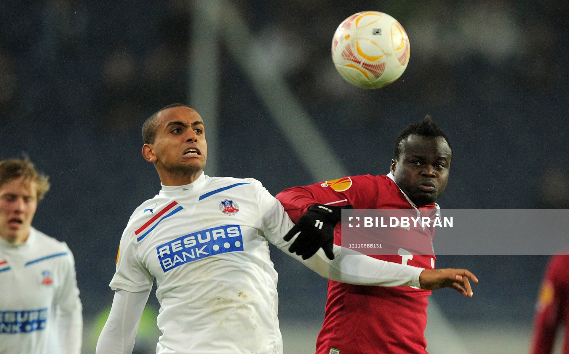 v.l. Walid Atta, Didier Ya Konan (96)