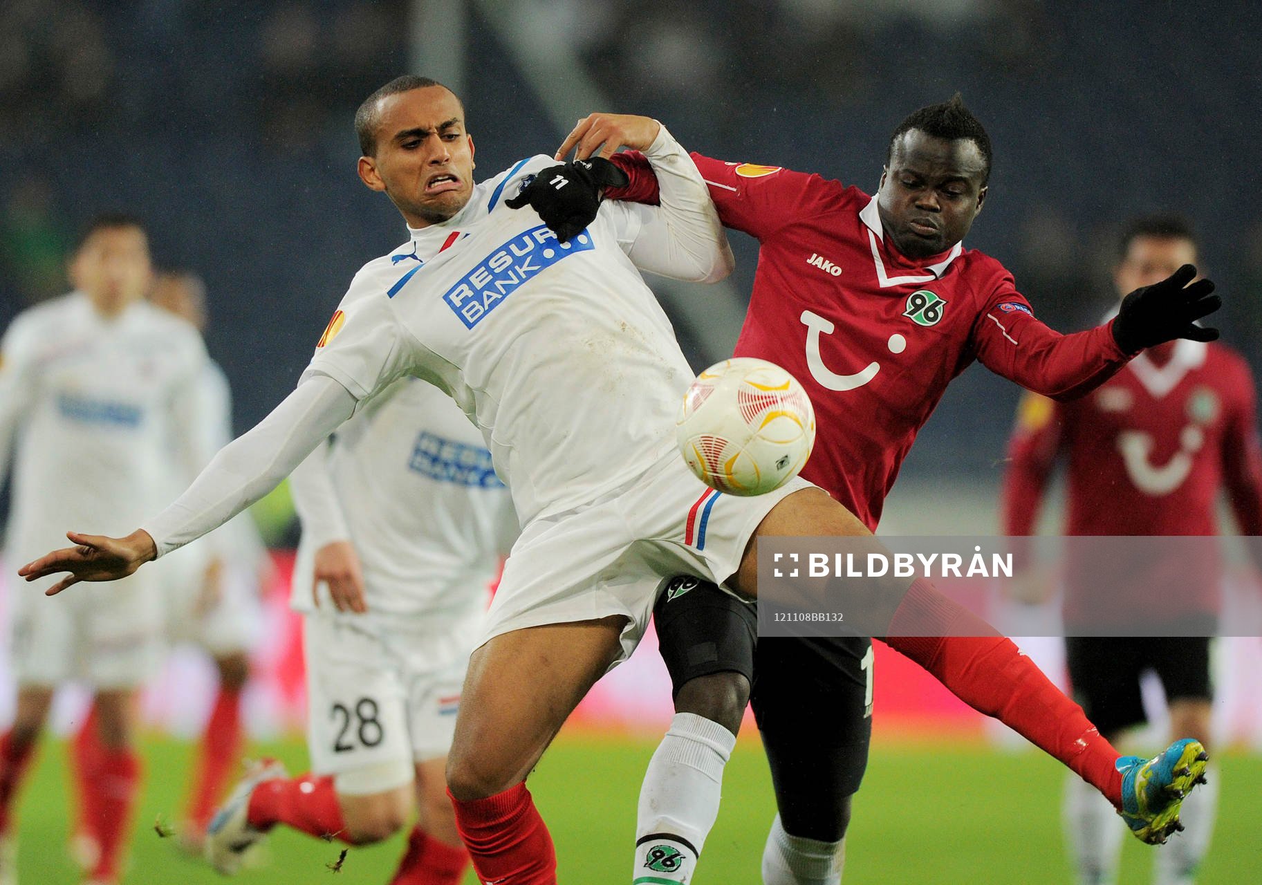 v.l. Walid Atta, Didier Ya Konan (96)