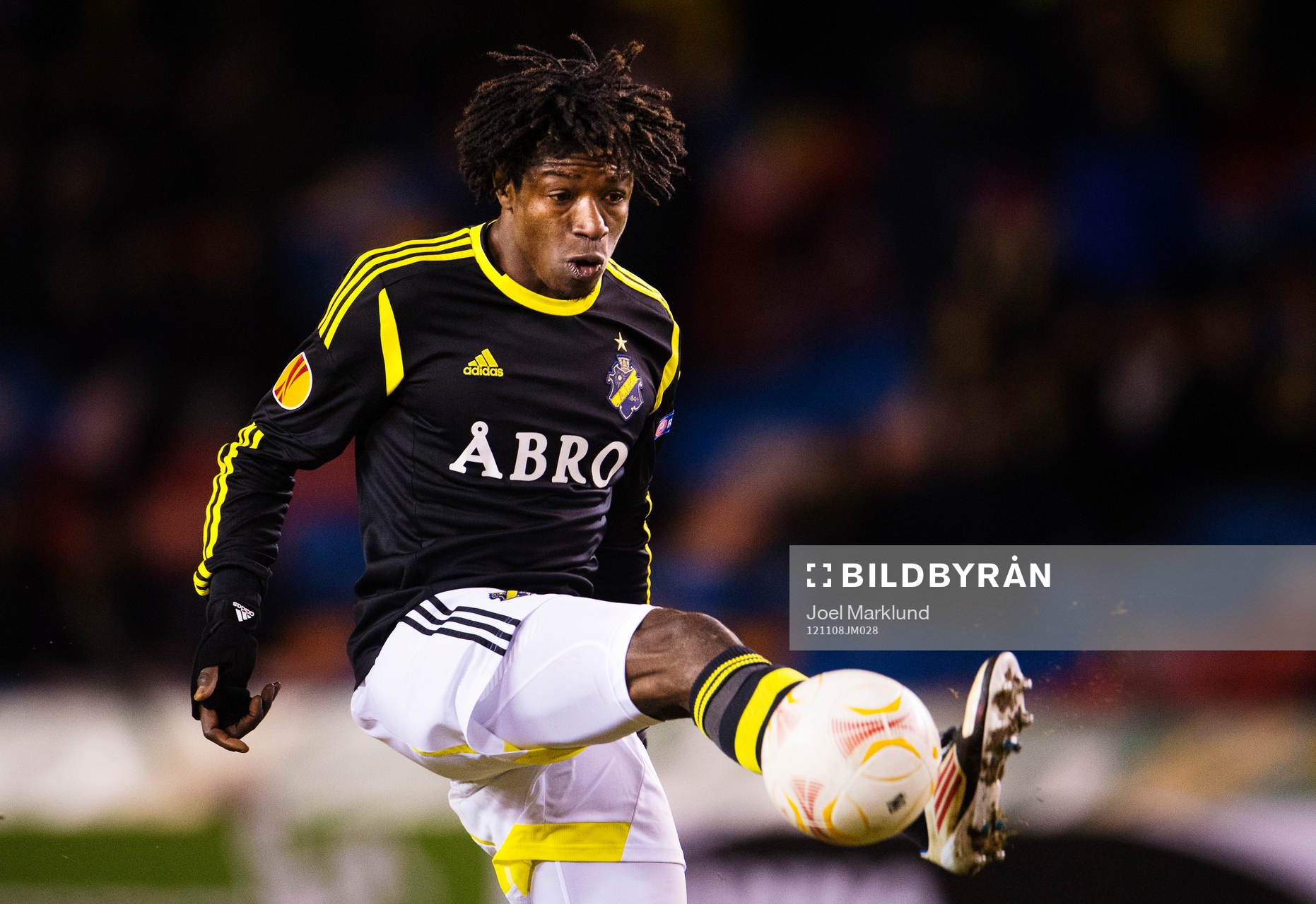 Mohamed Bangura, AIK, tar ner bollen