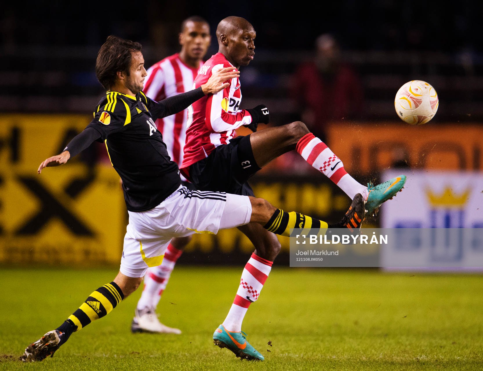 Helgi Danielsson, AIK, och Atiba Hutchinson, PSV