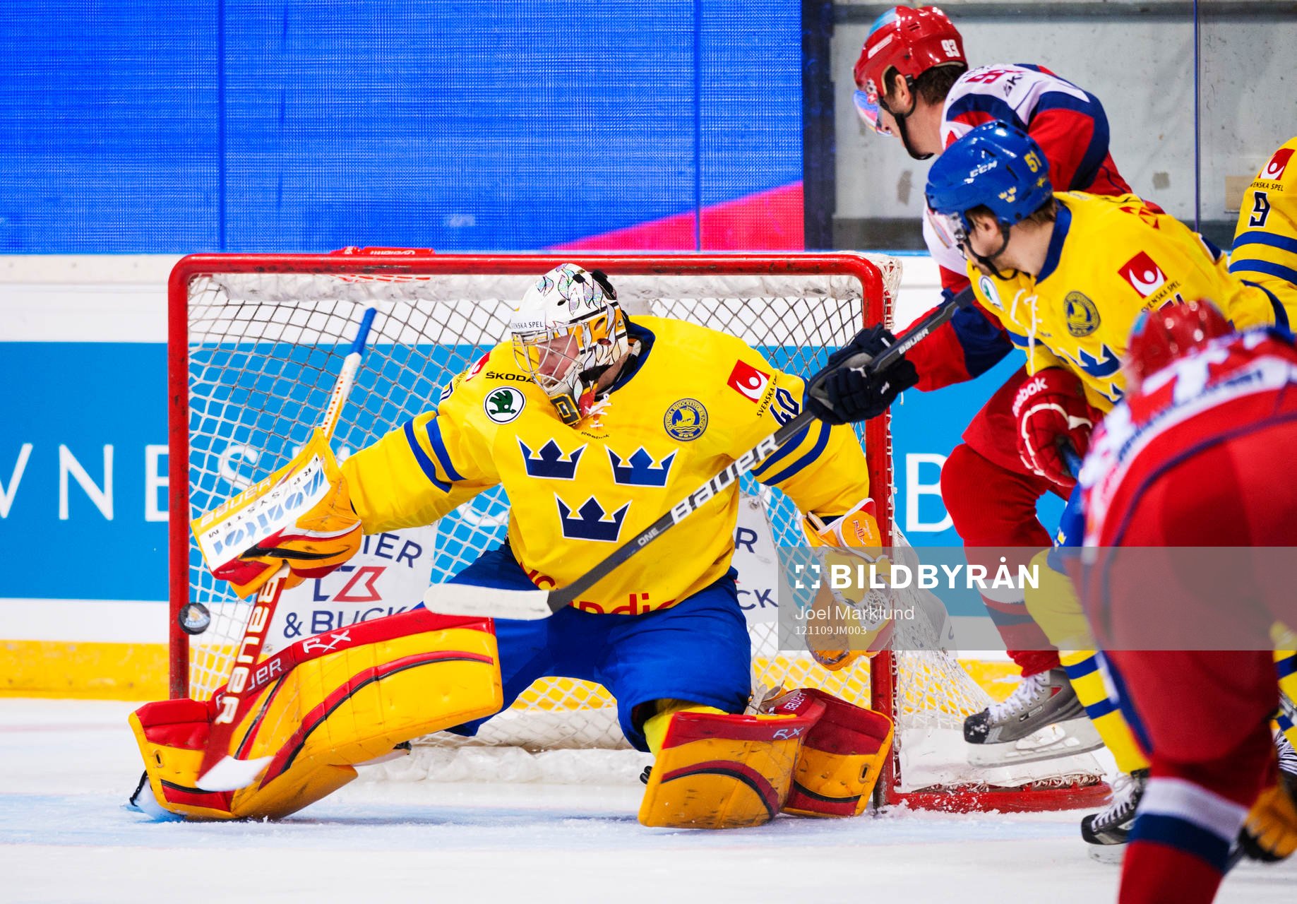 Nikolai Zherdev, Ryssland, är framme och oroar när Johan