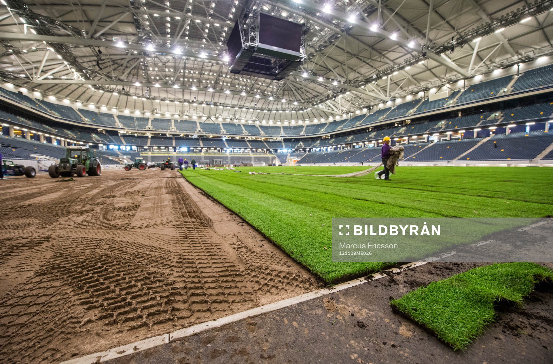 Gräset rullas ut på Sverige nya Nationalarena