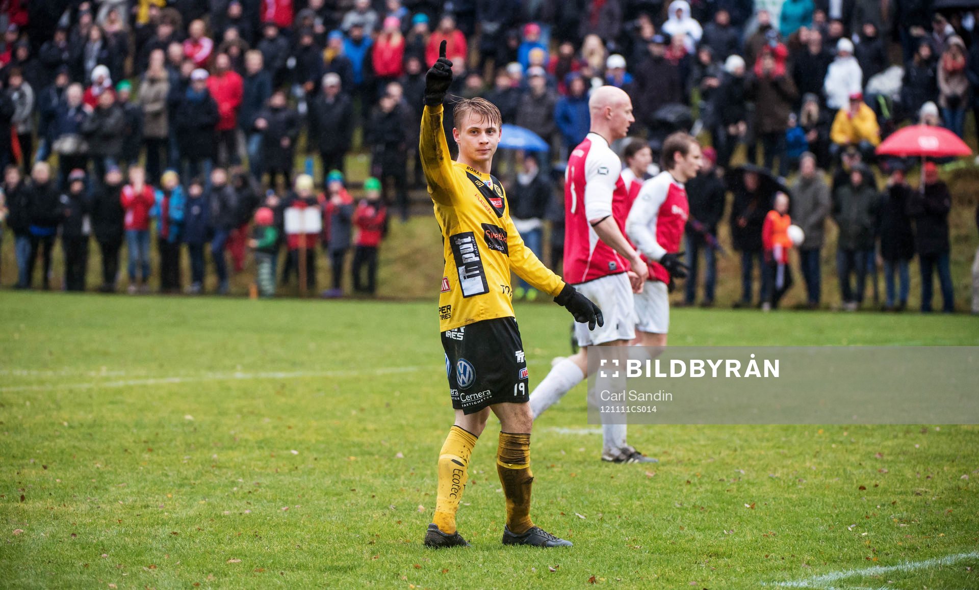 Simon Hedlund, Elfsborg, kollar på domaren för att
