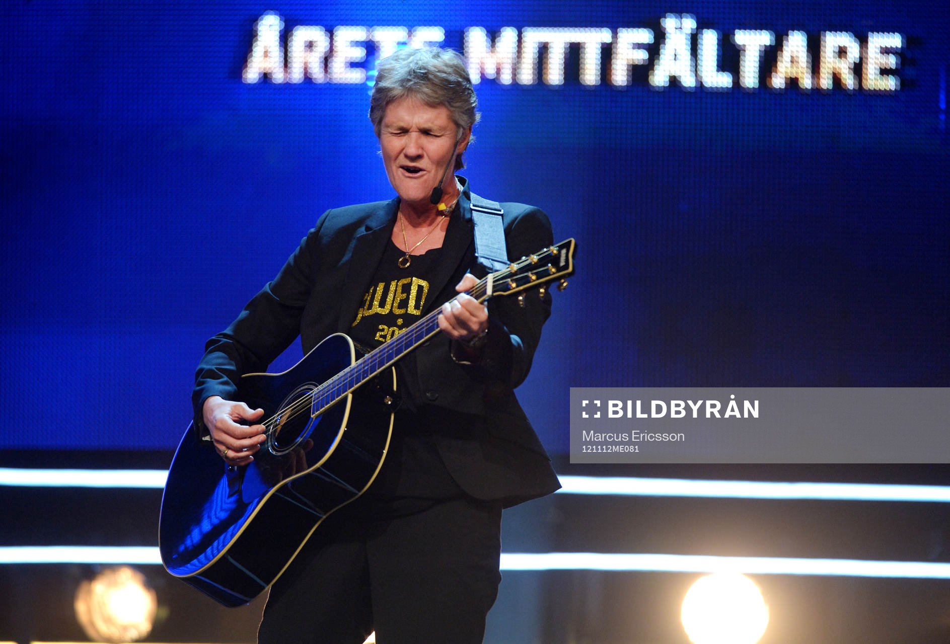 Pia Sundhage, förbundskapten gör succé med ett gitarr