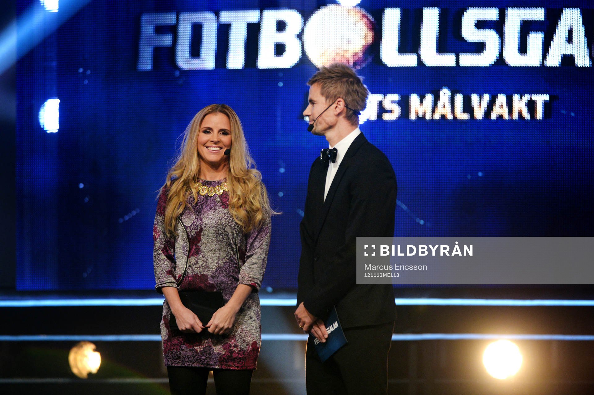 Fotboll, Fotbollsgalan: Lisa Miskowsky och Niclas Alexandersson delar ut pris till årets målvakt.