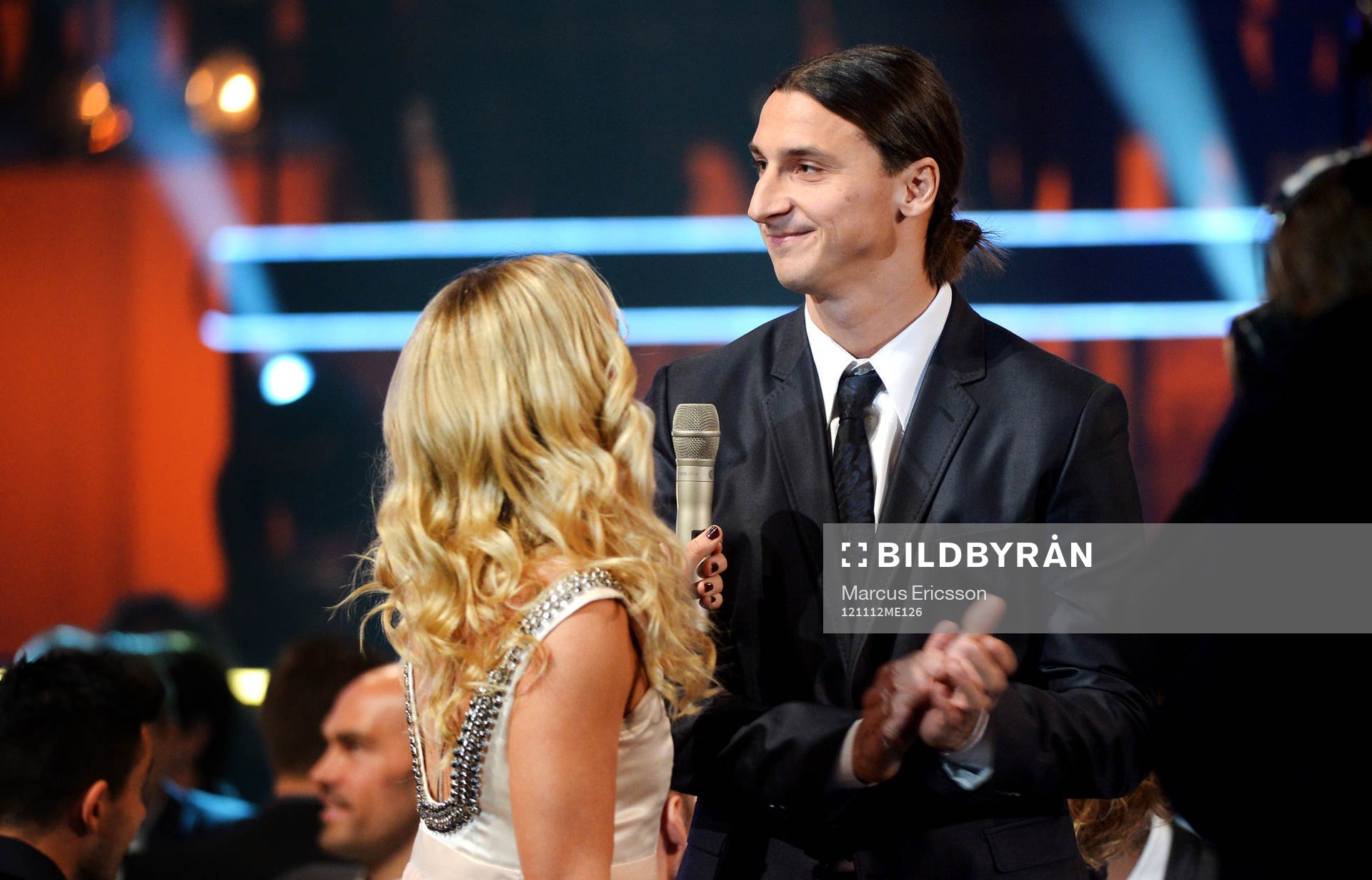 Anna Brolin och Zlatan Ibrahimovic talar om årets mål och