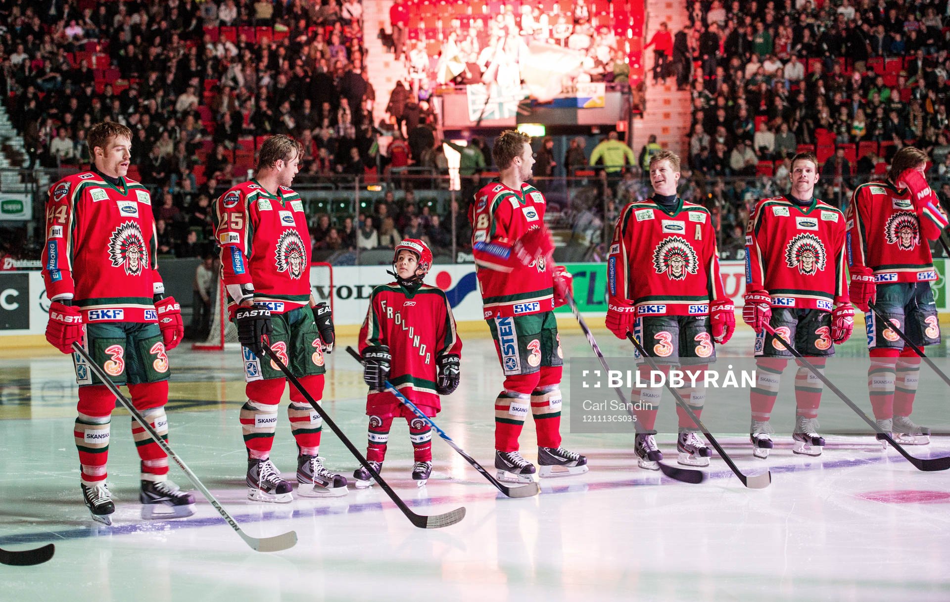 Frölunda lineup med matchens knatte