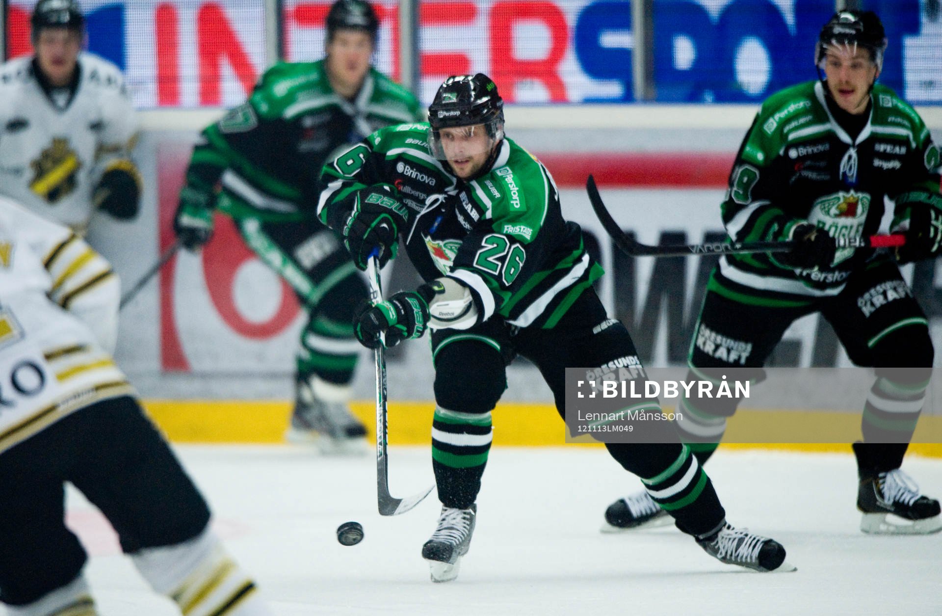 Jakob Johansson , Rögle skjuter iväg pucken
