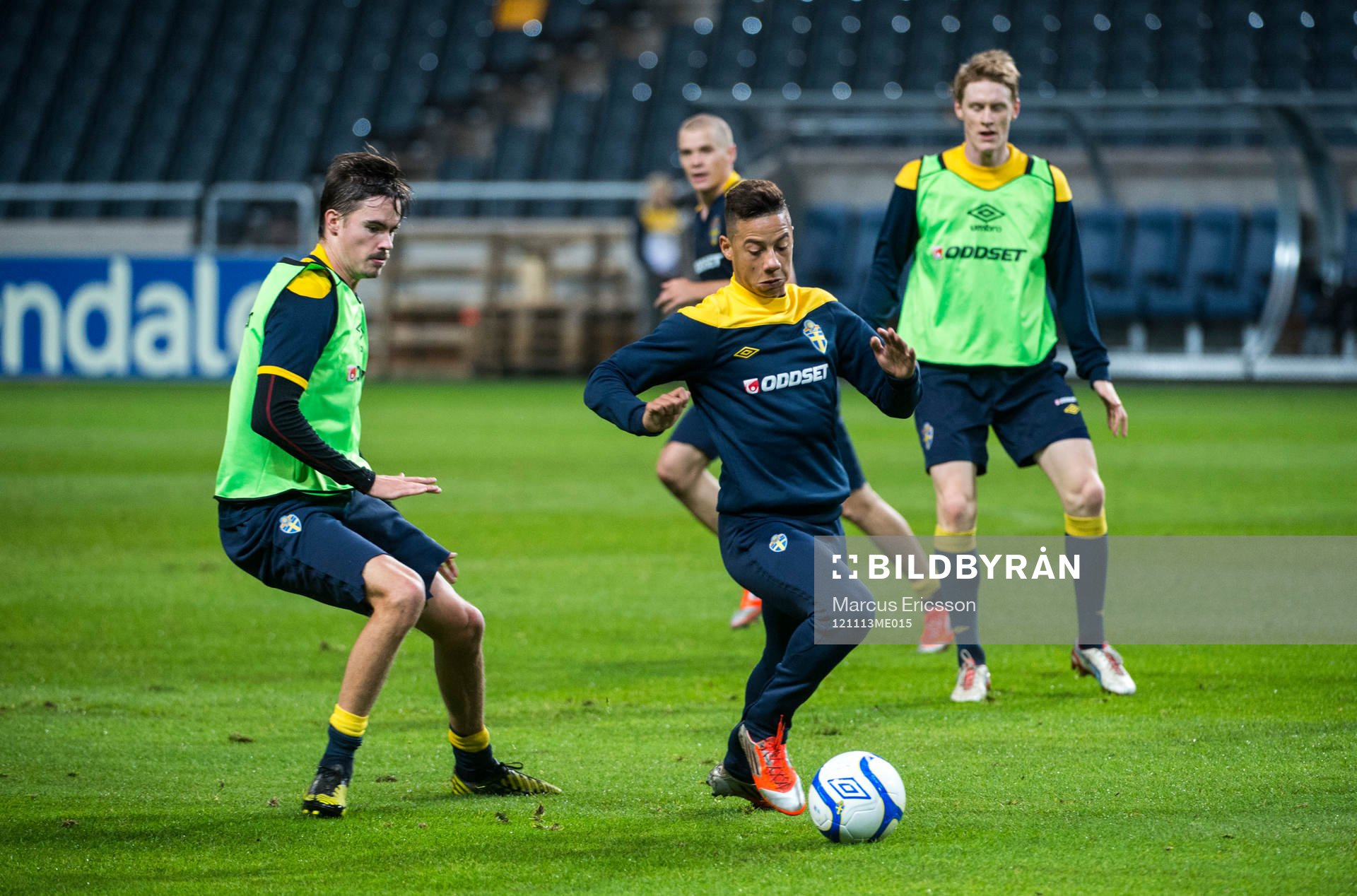 Mikael Lustig jagar Tobias Sana