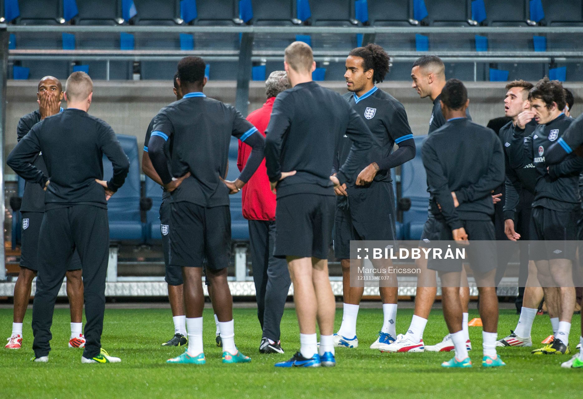 England tränar på Friends Arena. Glen Johnson
