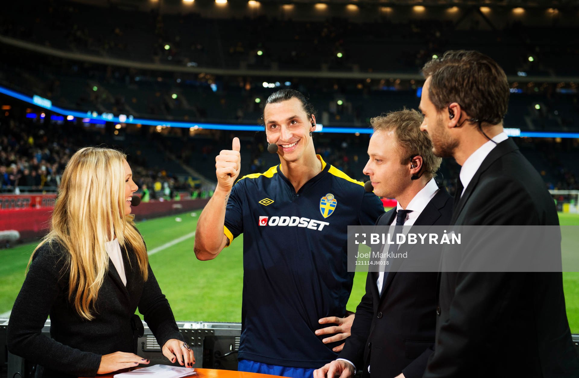 Zlatan Ibrahimovic, Sverige, ger tummen upp till de svenska