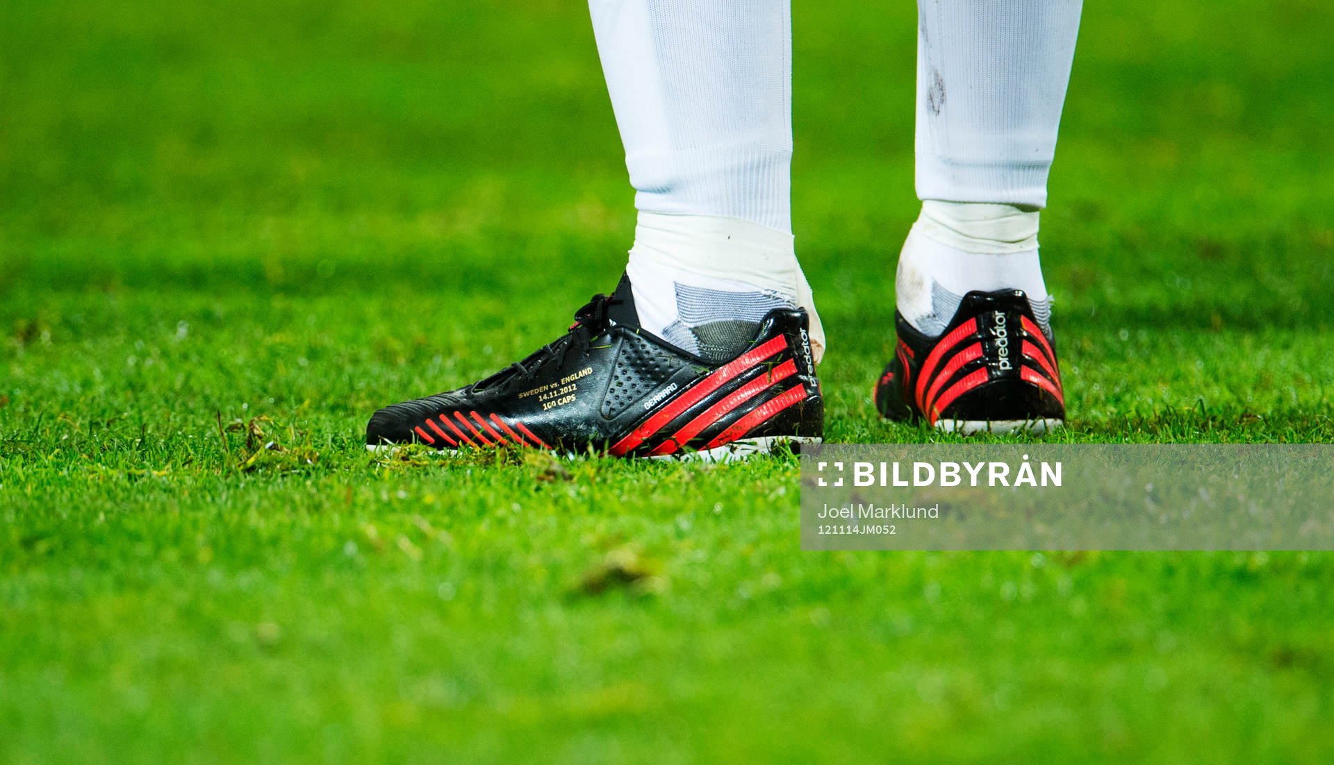 Steven Gerrard, England, har texten Sweden vs England