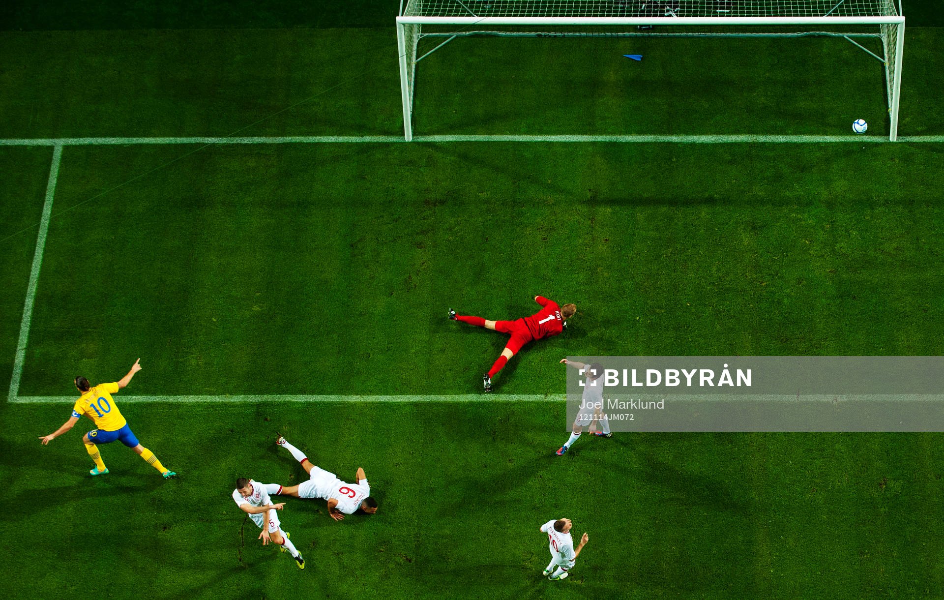 Zlatan Ibrahimovic, Sverige, jublar och de engelska