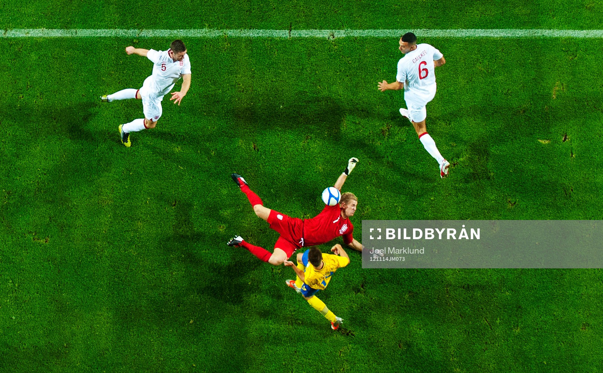 Joe Hart, målvakt, England, räddar ett skott från