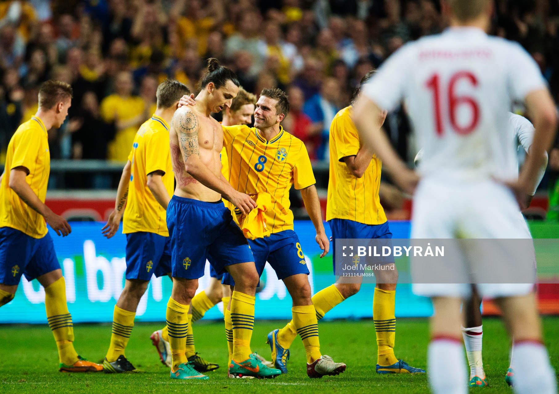 Zlatan Ibrahimovic kramas om av Anders Svensson, Sverige