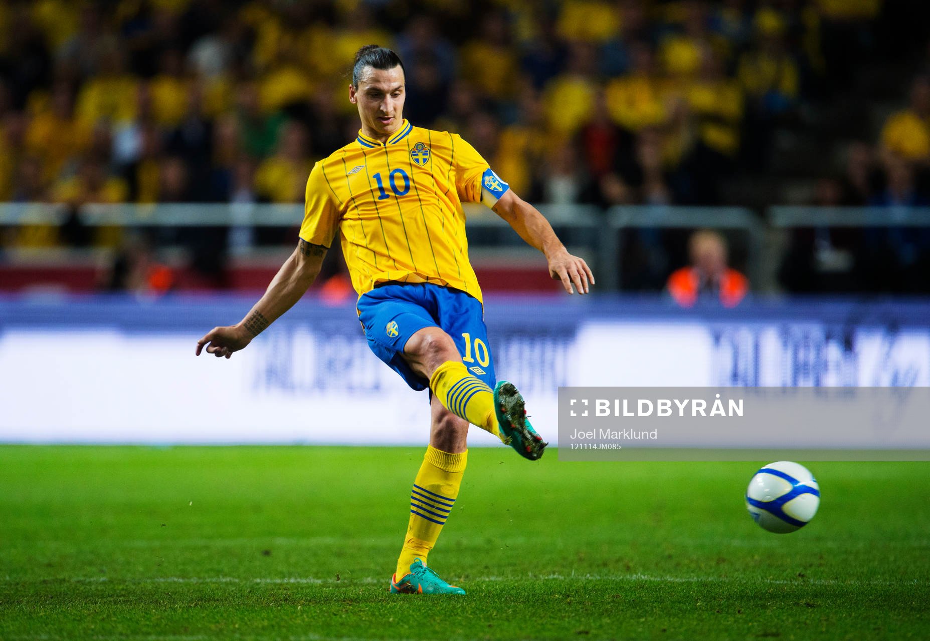 Zlatan Ibrahimovic, Sverige, passar bollen