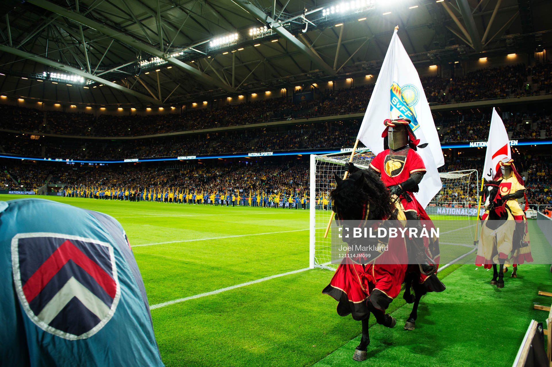 Gotländska riddare red in på plan innan matchstart