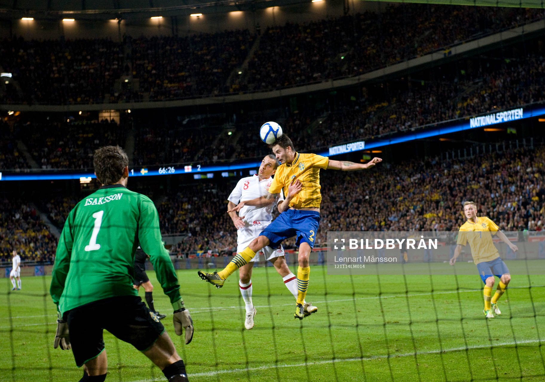 Leon Osman, England och Mikael Lustig, Sverige