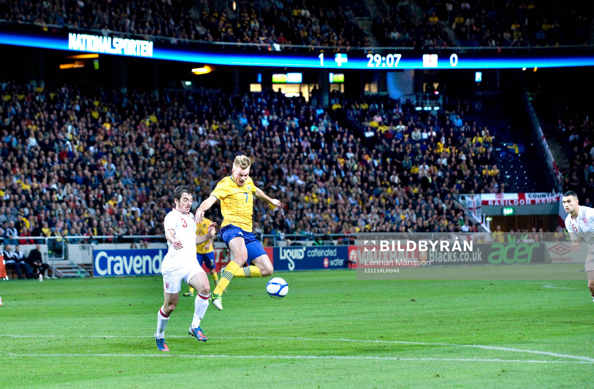 Sebastian Larsson, Sverige och Leighton Baines, England.