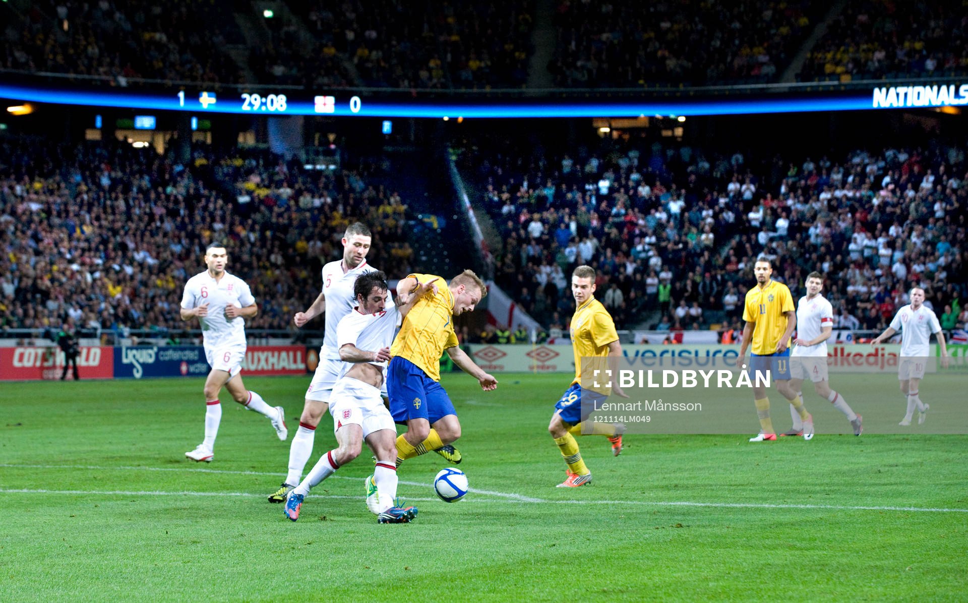 Sebastian Larsson, Sverige och Leighton Baines, England.