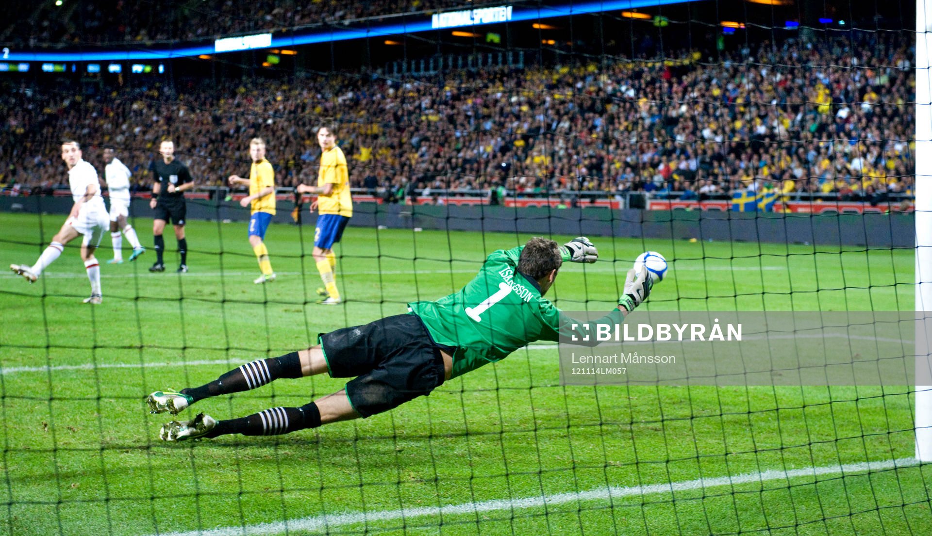 Andreas Isaksson, målvakt, Sverige, räddning