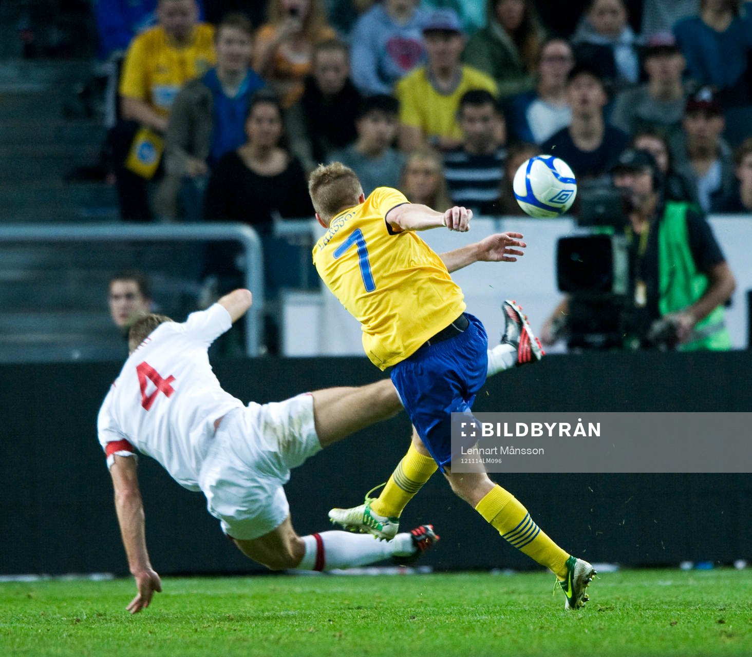 Sebastian Larsson, Sverige, skjuter, Steven Gerrard,