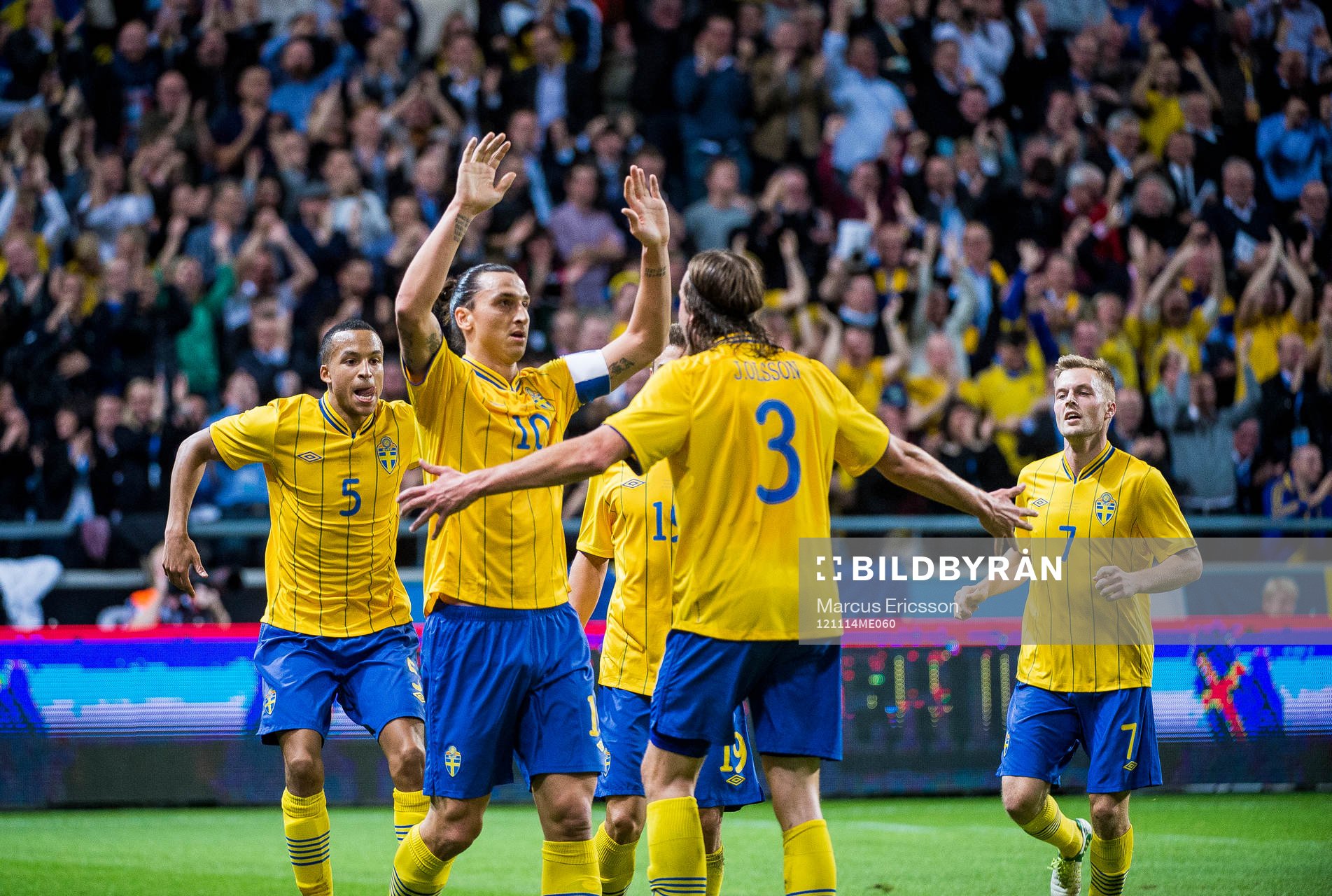 Zlatan Ibrahimovic gör det första målet någonsin, 1-0,