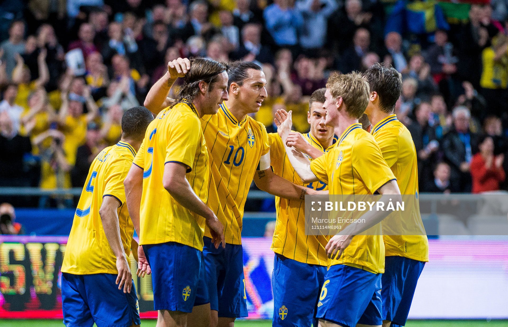 Zlatan Ibrahimovic gör det första målet någonsin, 1-0,