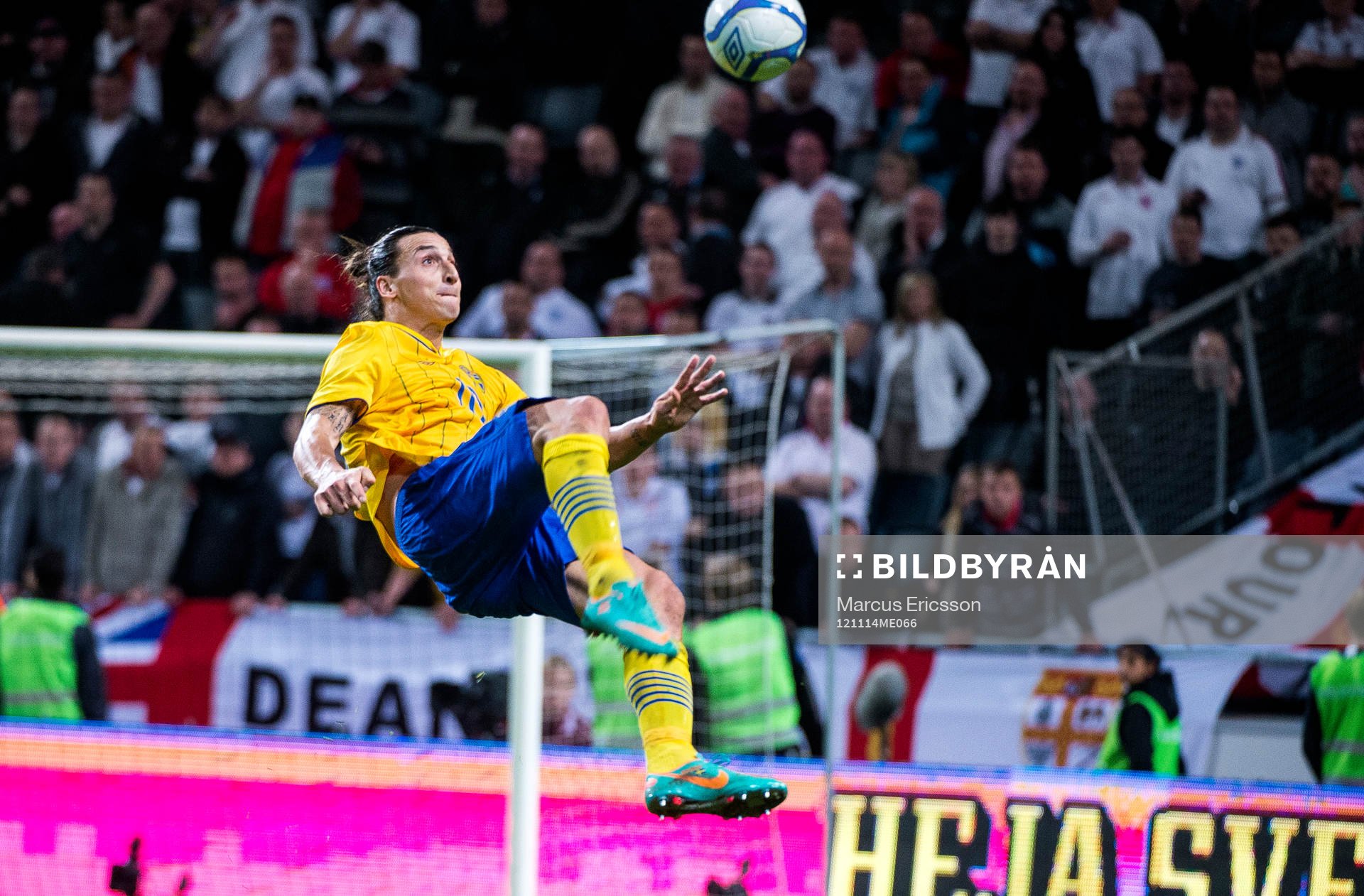 Zlatan Ibrahimovic gör sin otroliga cykelspark som blir 4-2