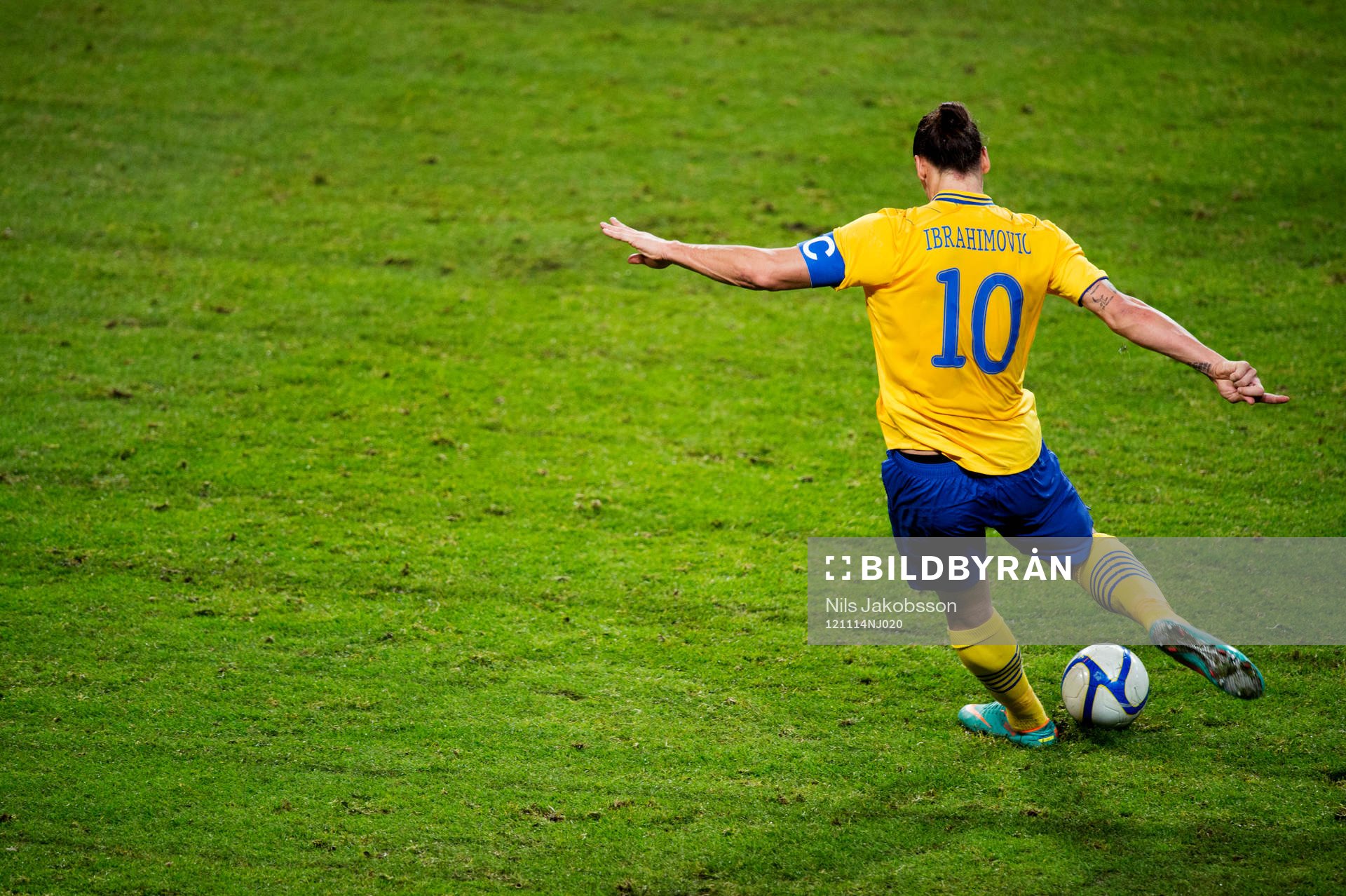 Zlatan Ibrahimovic, Sverige slår in en frispark till 3-2