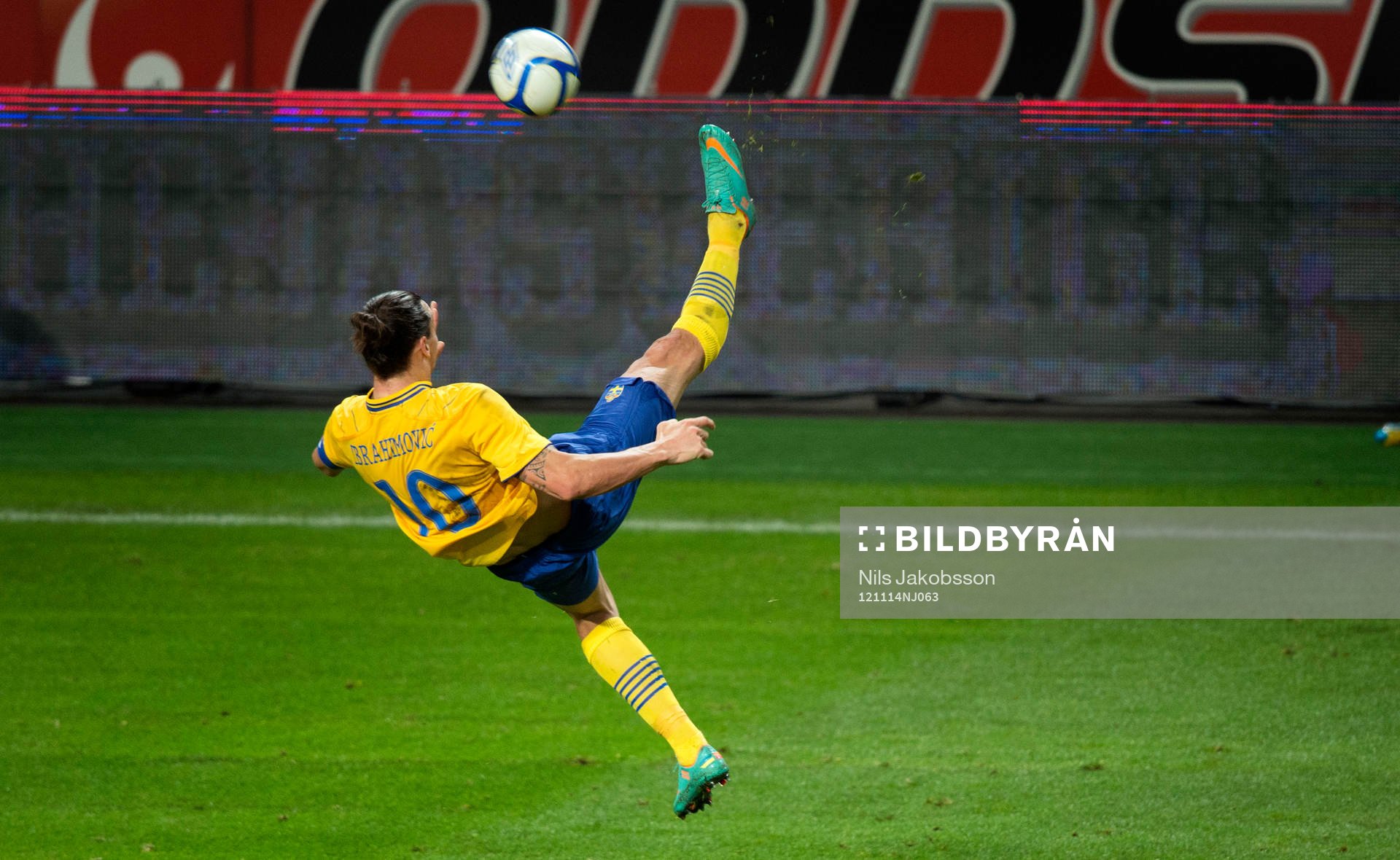 Zlatan Ibrahimovic, Sverige gör 4-2 med ett konstmål,