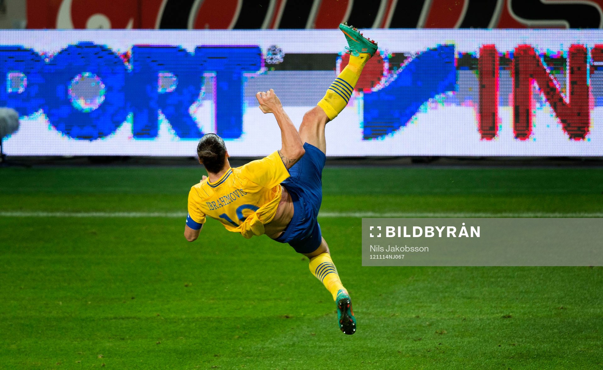 Zlatan Ibrahimovic, Sverige gör 4-2 med ett konstmål,