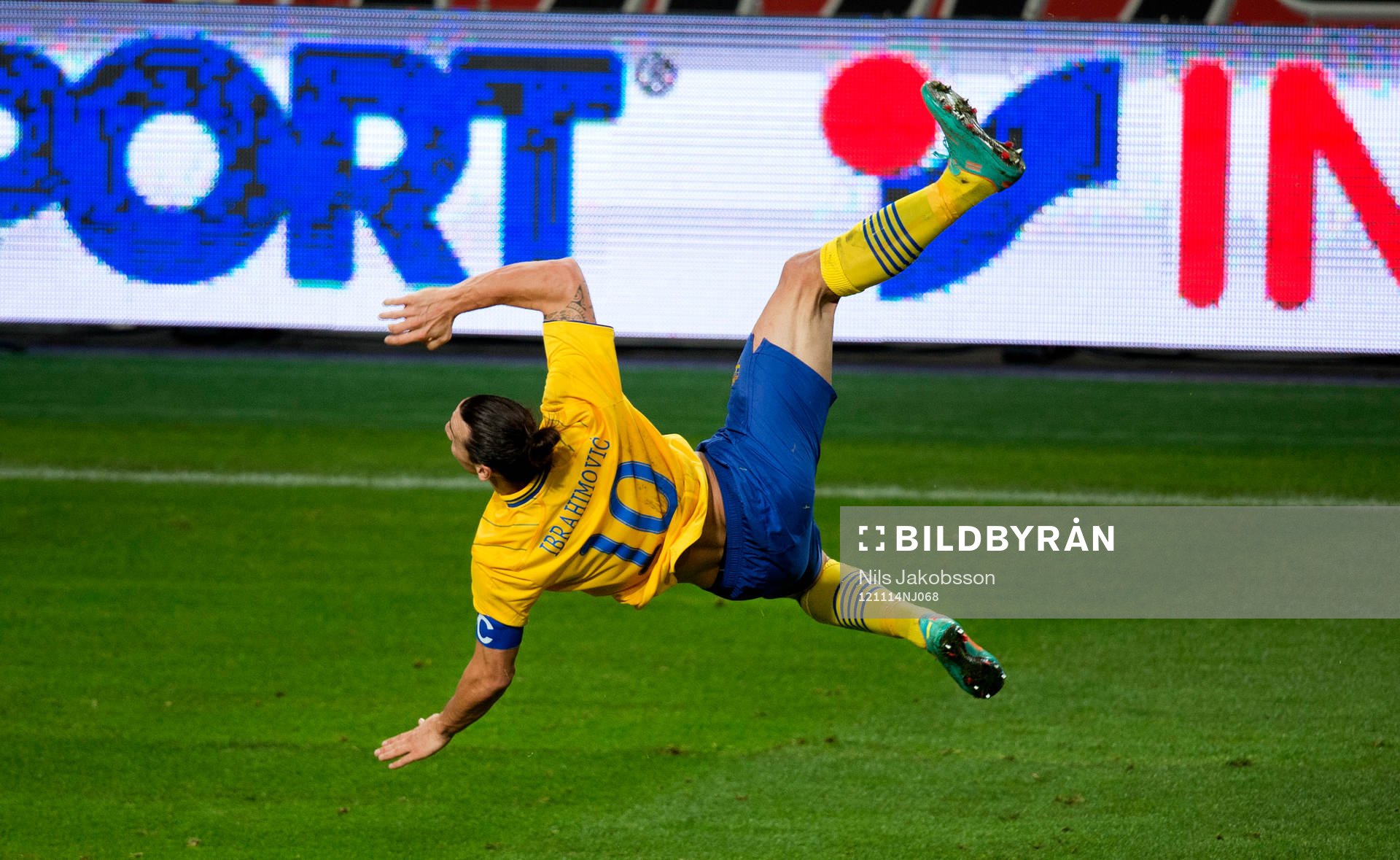 Zlatan Ibrahimovic, Sverige gör 4-2 med ett konstmål,