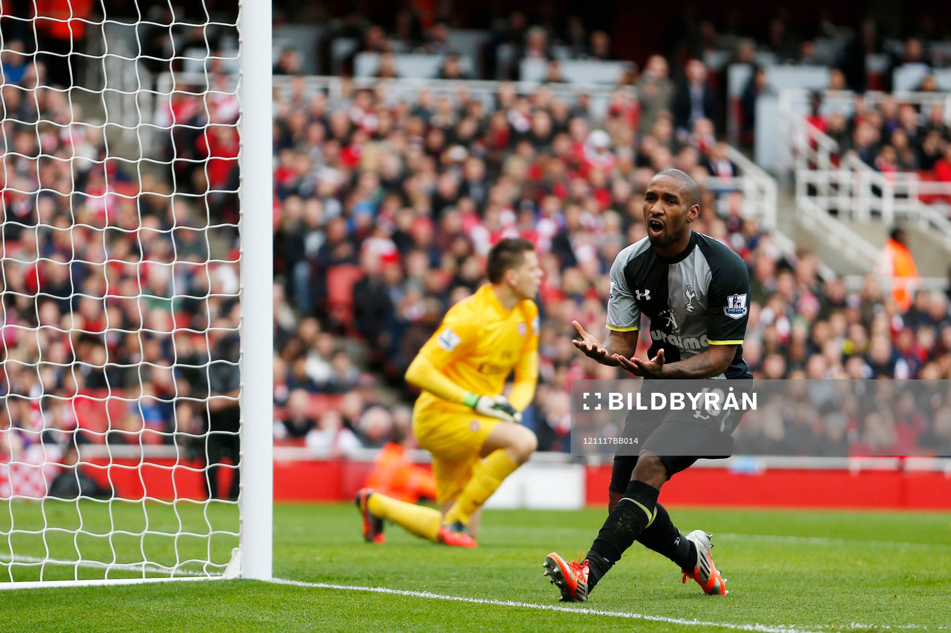Football - Arsenal v Tottenham Hotspur - Barclays Premier