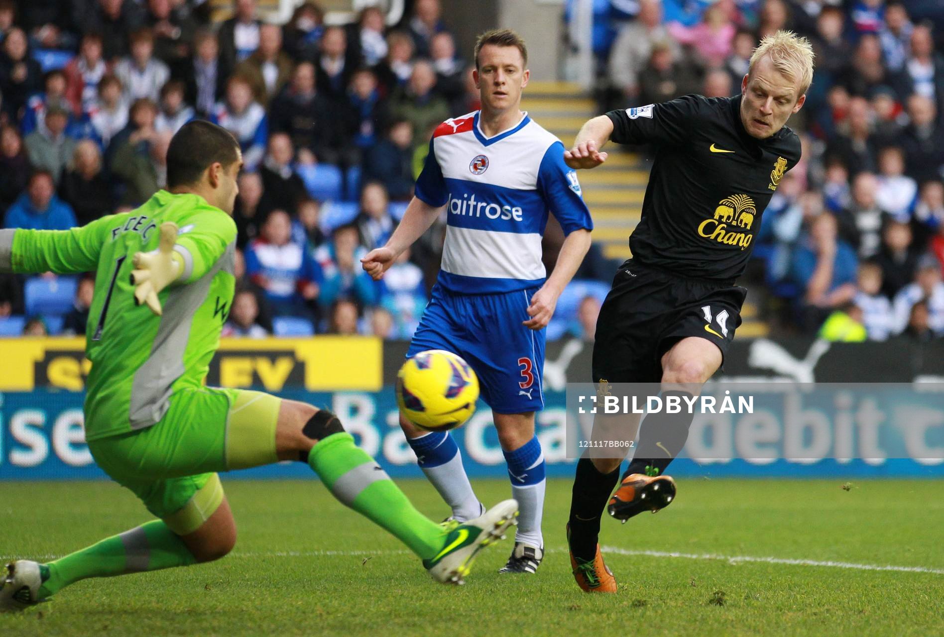 Football - Reading v Everton - Barclays Premier League  -