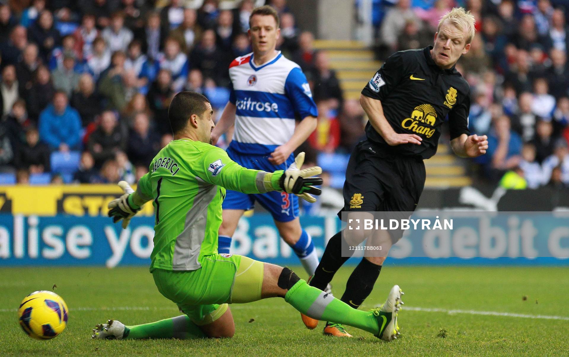 Football - Reading v Everton - Barclays Premier League  -
