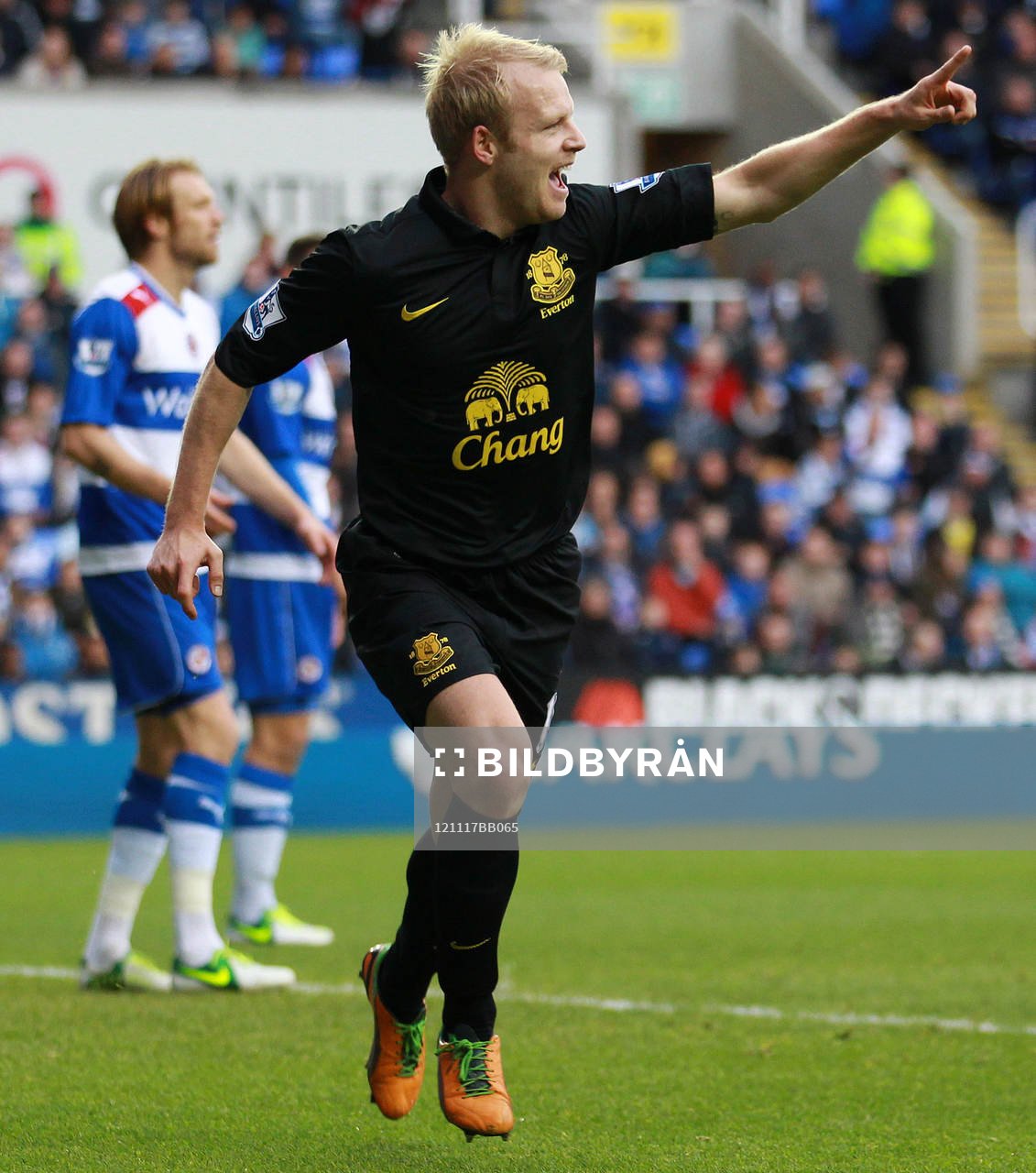 Football - Reading v Everton - Barclays Premier League  -