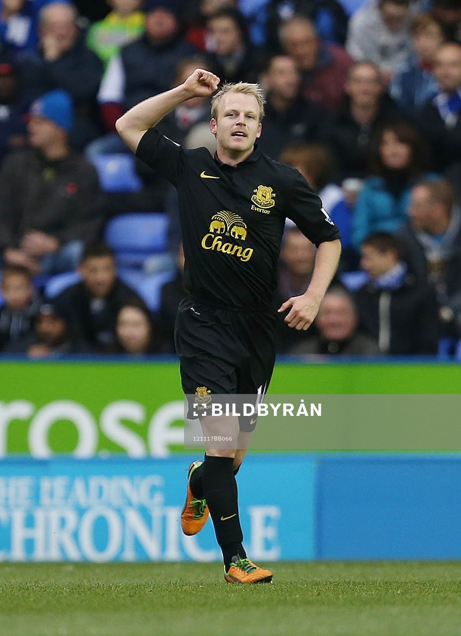 Football - Reading v Everton - Barclays Premier League  -