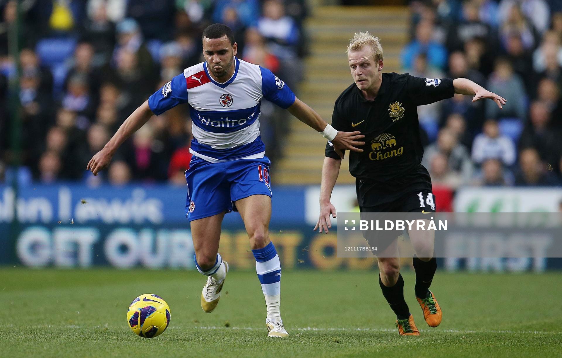 Football - Reading v Everton - Barclays Premier League  -