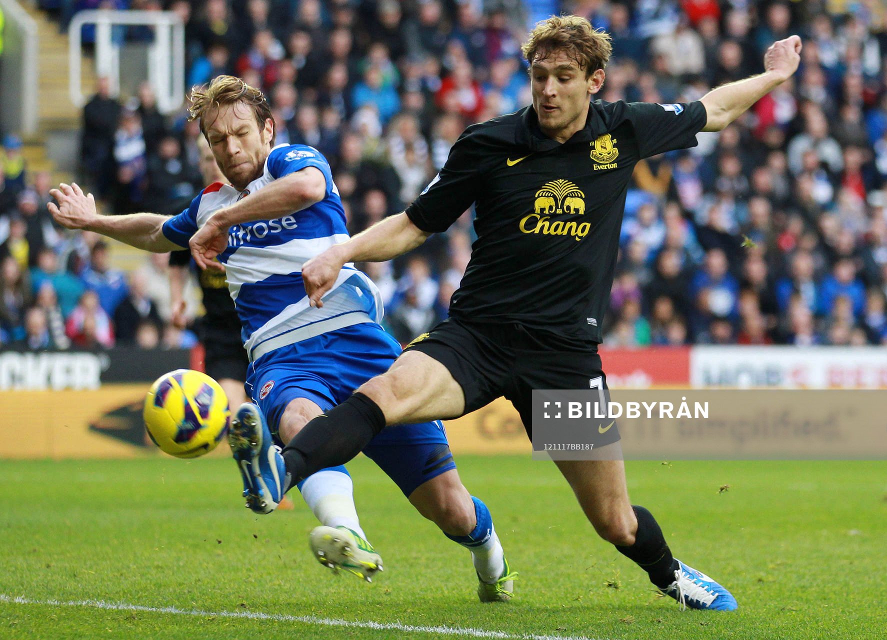 Football - Reading v Everton - Barclays Premier League  -
