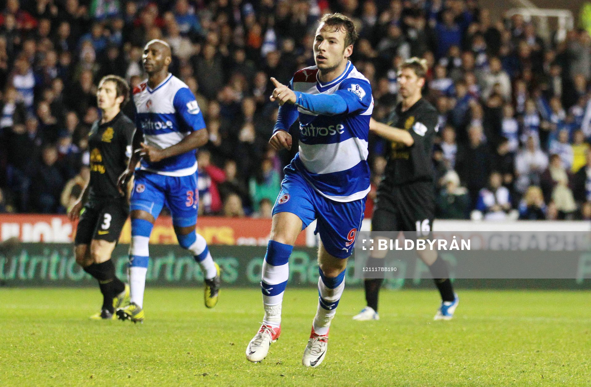 Football - Reading v Everton - Barclays Premier League  -