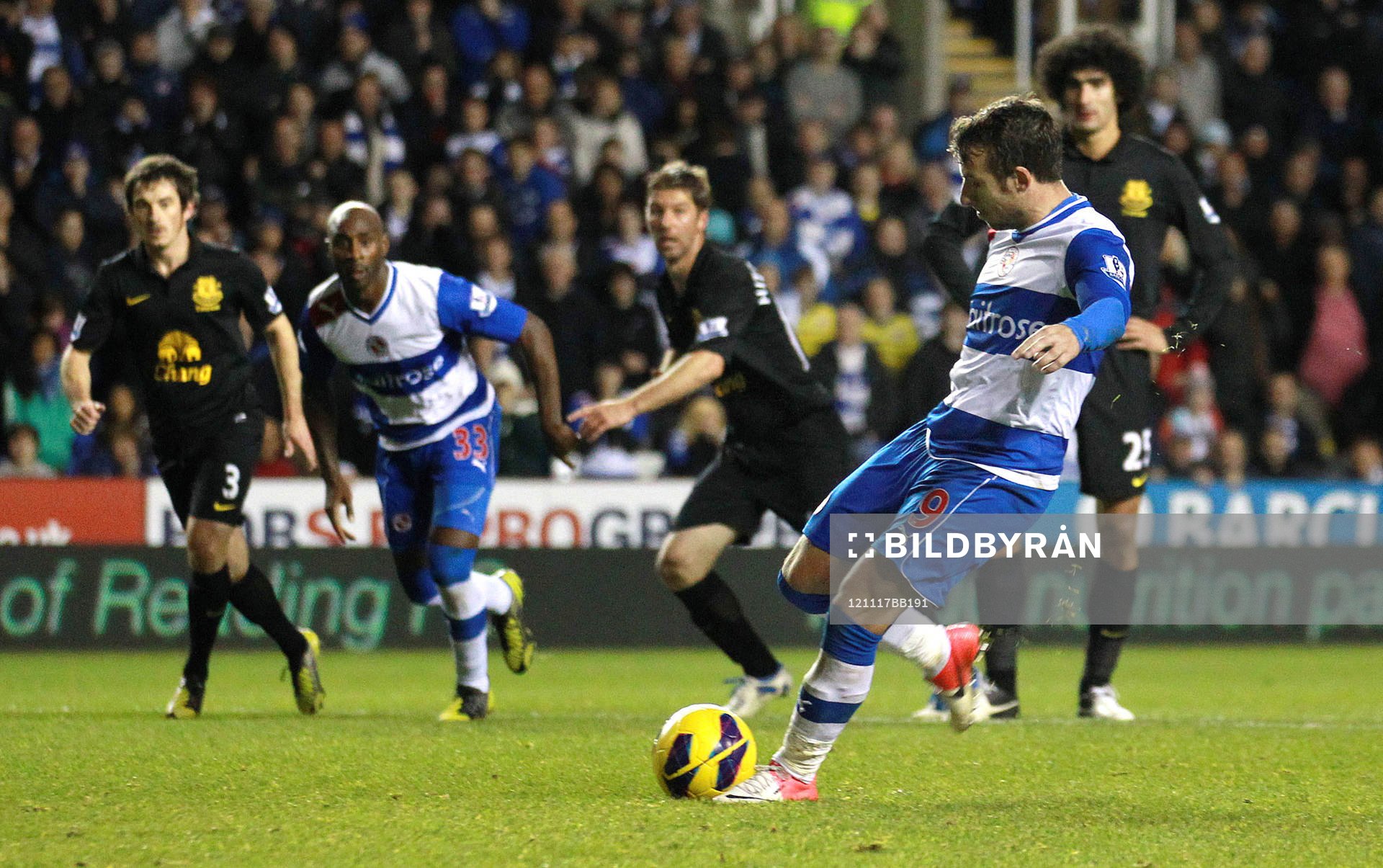 Football - Reading v Everton - Barclays Premier League  -