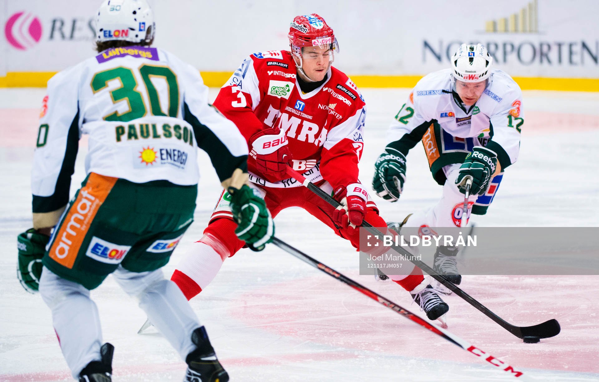 Jesper Dahlroth, Timrå, utmanas av Marius Holtet,