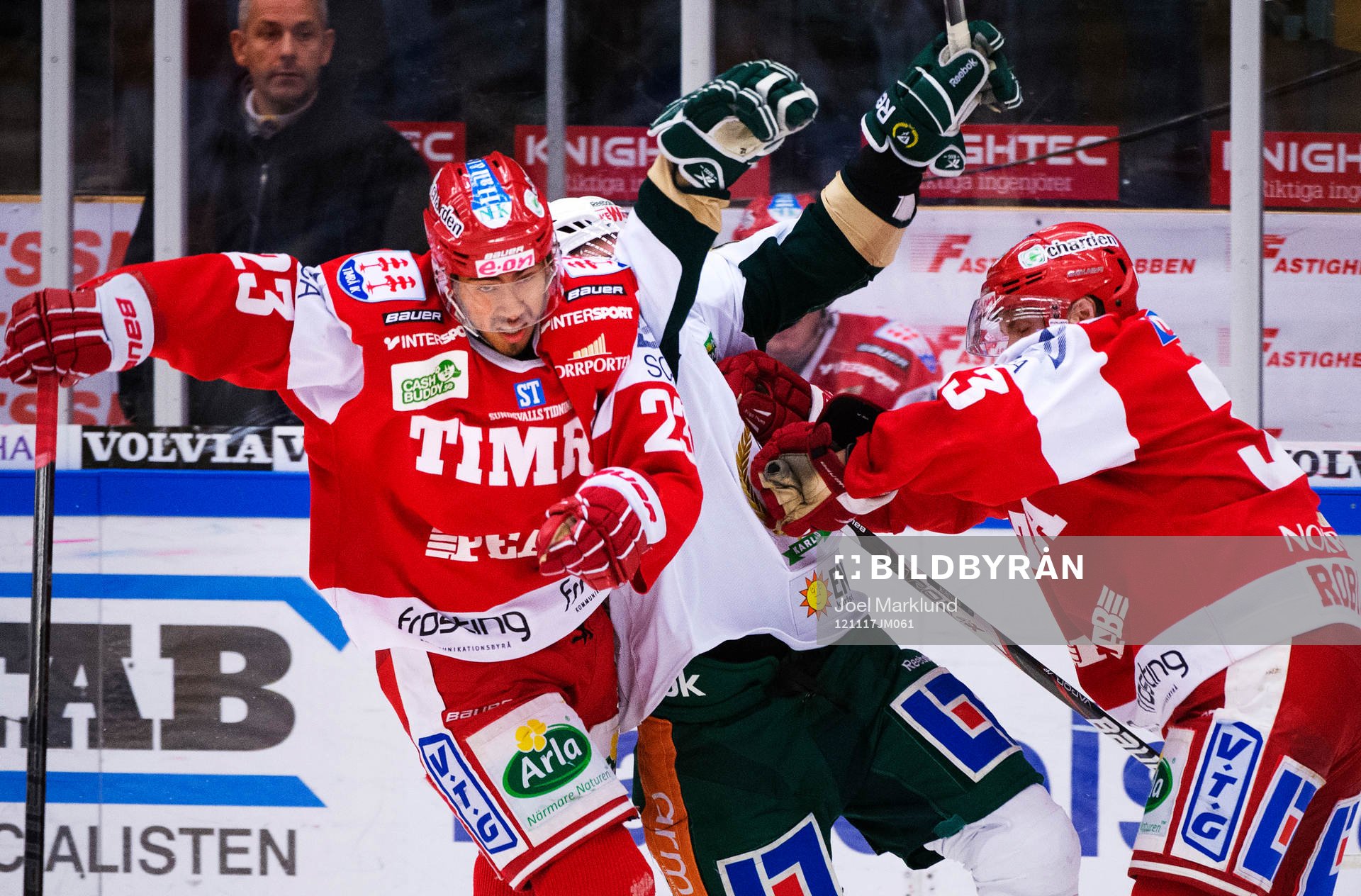 Jeremy Boyce-Rotevall och Mat Robinson, Timrå, stoppar