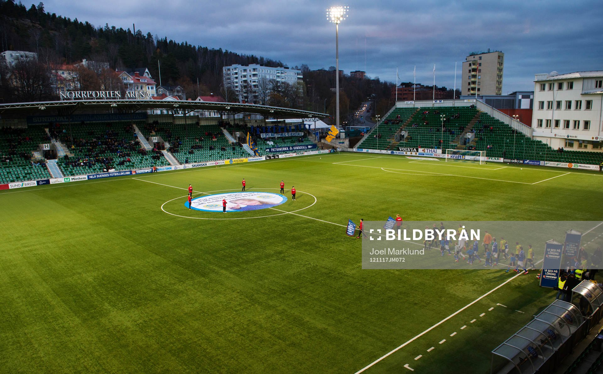 Lagen gör entré på Norrporten Arena