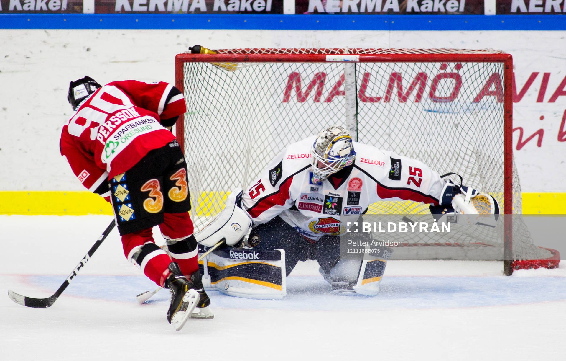Mattias Persson, Malmö Redhawks, sätter en straff på,