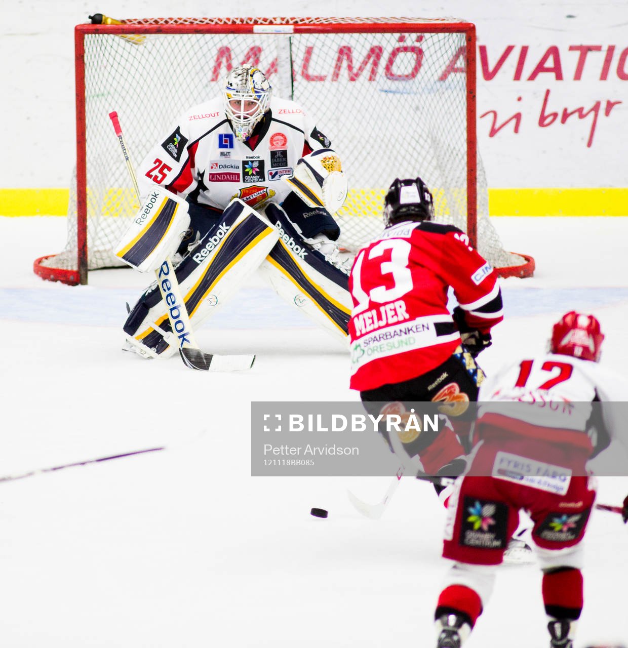 Sebastian Meijer, Malmö Redhawks, bjuds på ett friläge